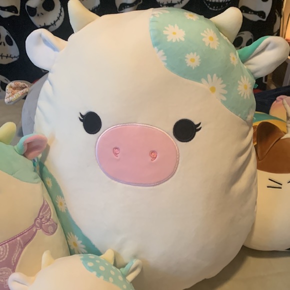 Amazing squishmallow cow bundle , belana the cow bundle , all NWT AND HTF - Picture 3 of 7